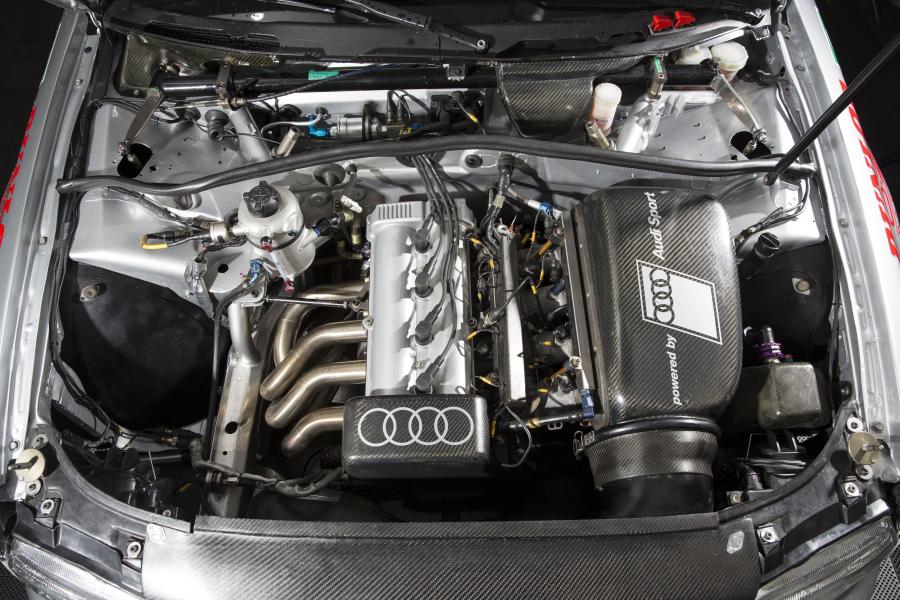 Моторный отсек Audi A4 Quattro STW (B5,8D) 1995 года  (фото 7 из 13)